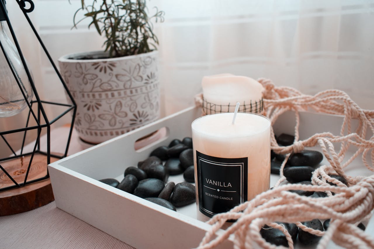 Stylish indoor décor with a vanilla scented candle on a wooden tray.